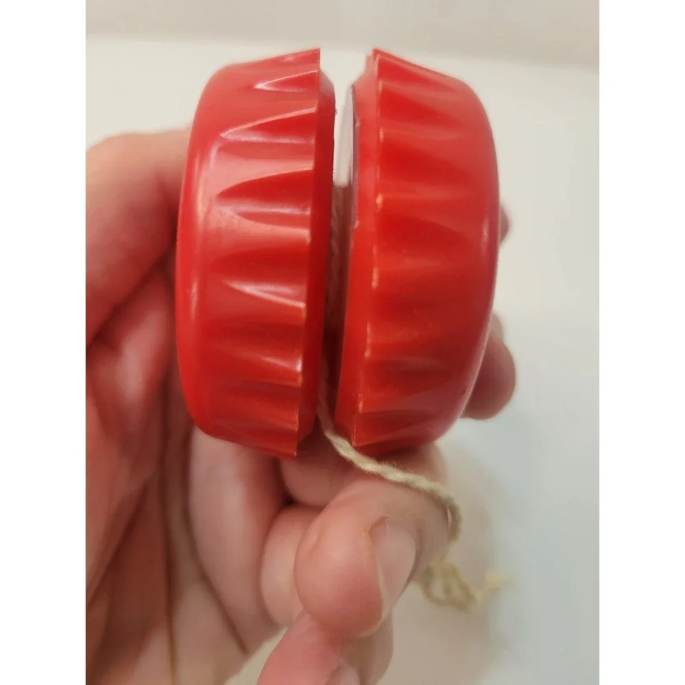 1998‎ Coca Cola Yo Yo Bottle Cap Collectible Toy Red
